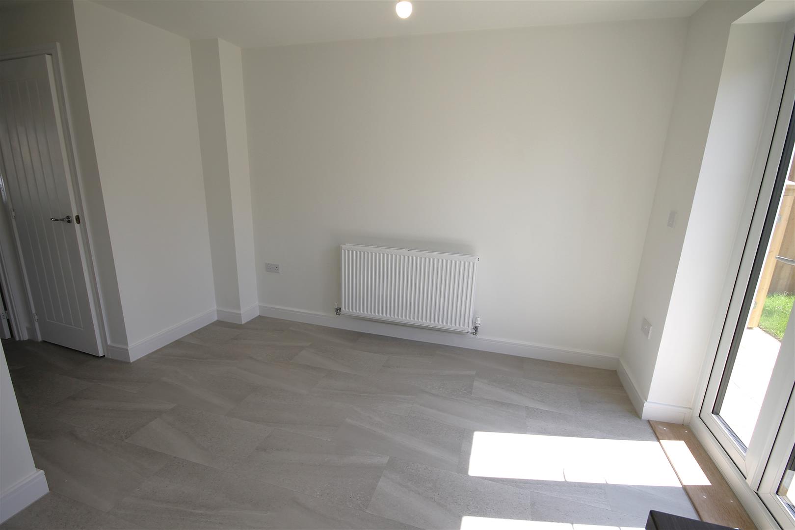 3 Bedroom House To Rent image 6